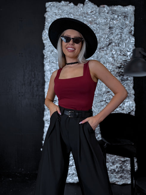 Bordeaux, basic top with a square neckline