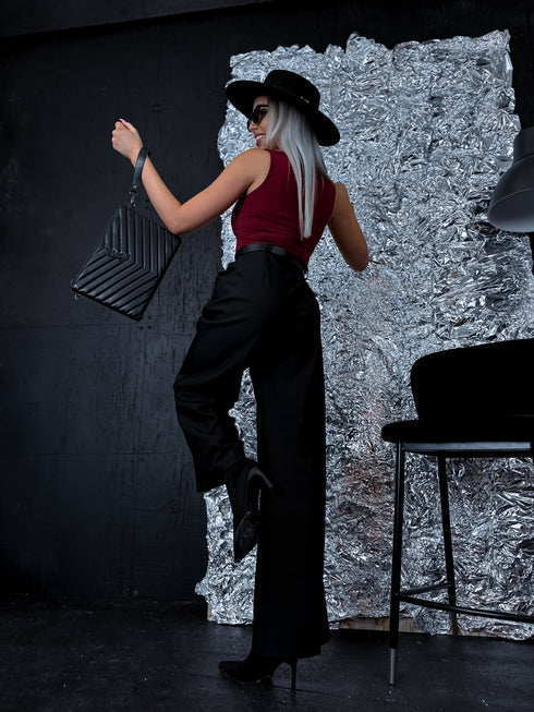 Bordeaux, basic top with a square neckline