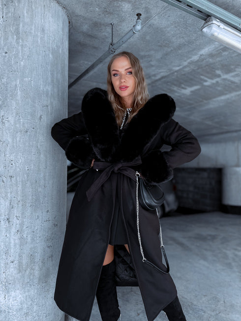 Зимнее теплое пальто с пухом - черное