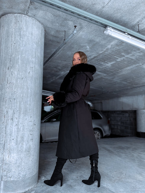 Mētelis ar pūku "CLOSURE" FC76 - melns