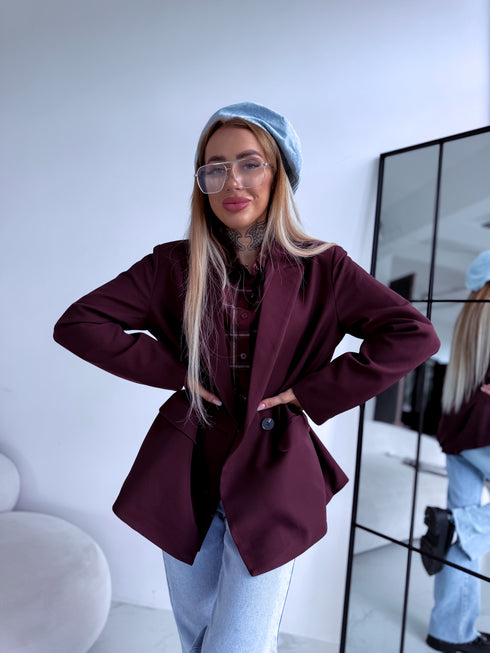 Oversize žakete ar melnām piedurkņu pogām - baklažāna violeta