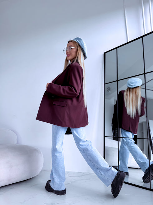 Oversize žakete ar melnām piedurkņu pogām - baklažāna violeta