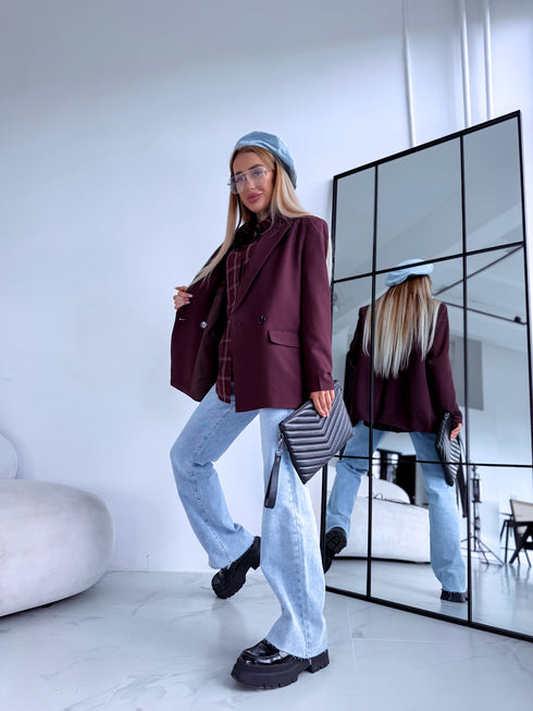 Oversize žakete ar melnām piedurkņu pogām - baklažāna violeta