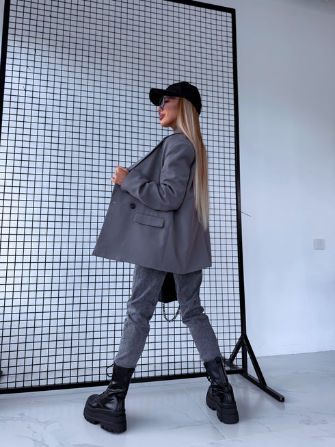 Oversize žakete ar melnām piedurkņu pogām - pelēka