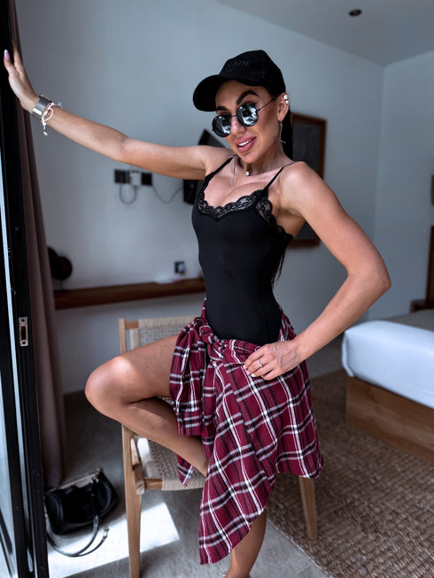 ELYNDI short suit with lace edge - BLACK 9691