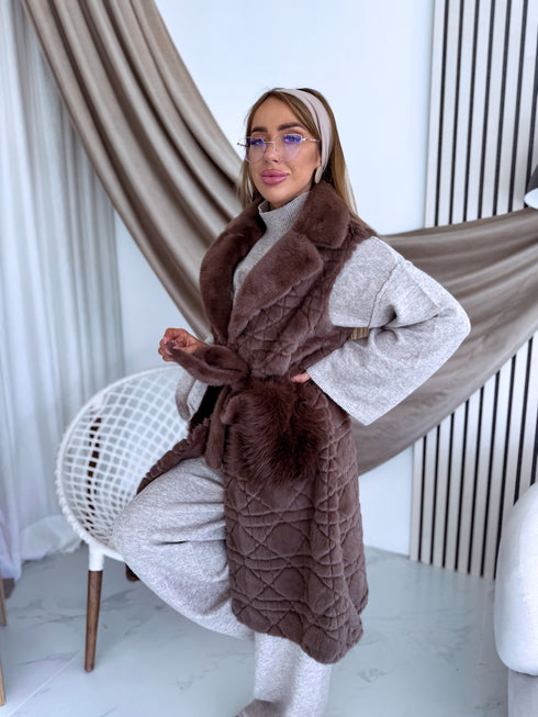 Мягкая, удлинённая жилетка "LION LM7201" - КАПУЧИНО