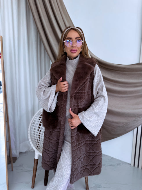 Мягкая, удлинённая жилетка "LION LM7201" - КАПУЧИНО