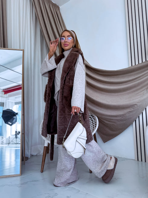 Мягкая, удлинённая жилетка "LION LM7201" - КАПУЧИНО