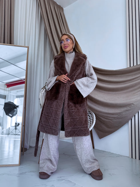 Мягкая, удлинённая жилетка "LION LM7201" - КАПУЧИНО