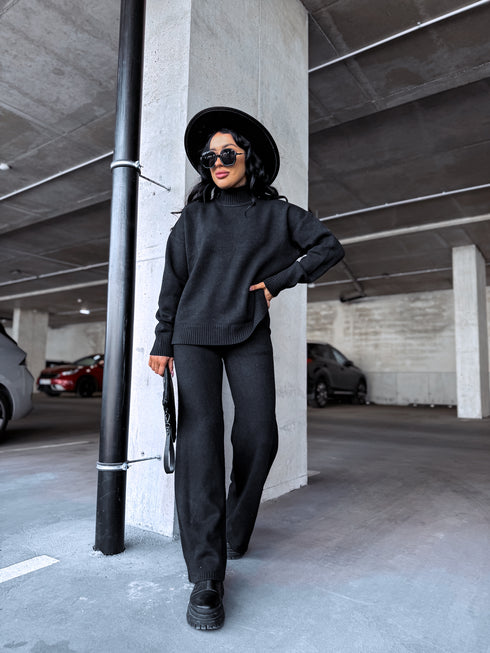 Knitted Set "AUTUMN E5389" - BLACK