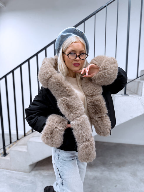 Short jacket "HOT DROP U90532" - BLACK WITH BEIGE FUR