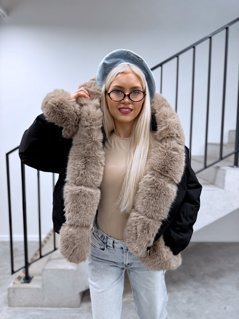 Short jacket "HOT DROP U90532" - BLACK WITH BEIGE FUR