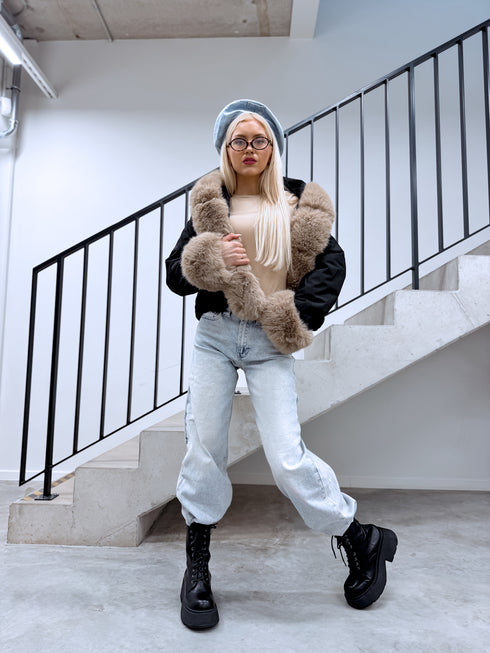 Īsā virsjaka "HOT DROP U90532" - MELNA AR BĒŠU PŪKU