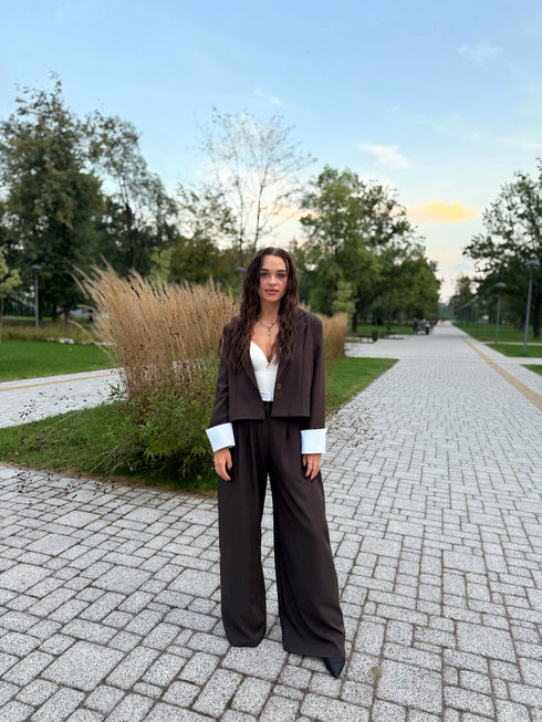 "MAJORY 74" komplekts - žakete + bikses - CHOCO