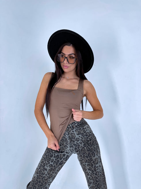 Cappuccino, basic top with square neckline