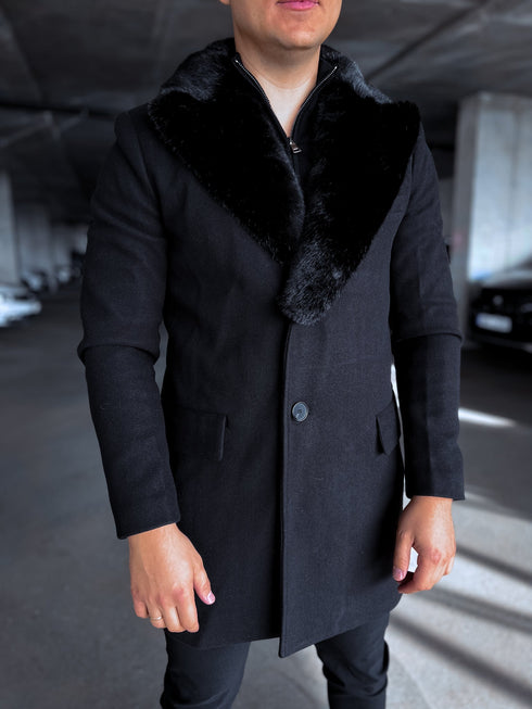 Klasisks, melns vīriešu mētelis ar pūkas apkakli