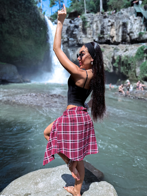 ELYNDI bodis su V formos iškirpte "SECOND SKIN" - JUODAS 9692