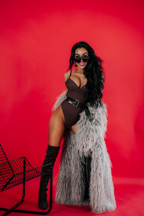 ELYNDI, šokolado spalvos formuojantis bodis