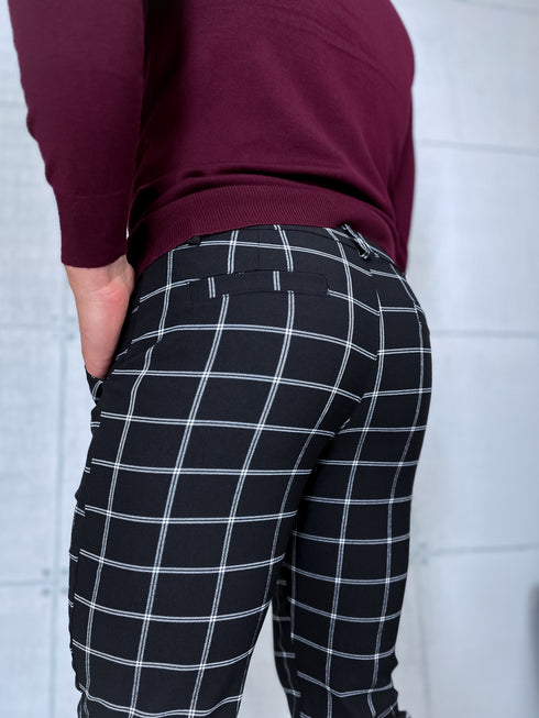 Vīriešu bikses ar smalko rūtojumu - melnas ar baltu 65-3