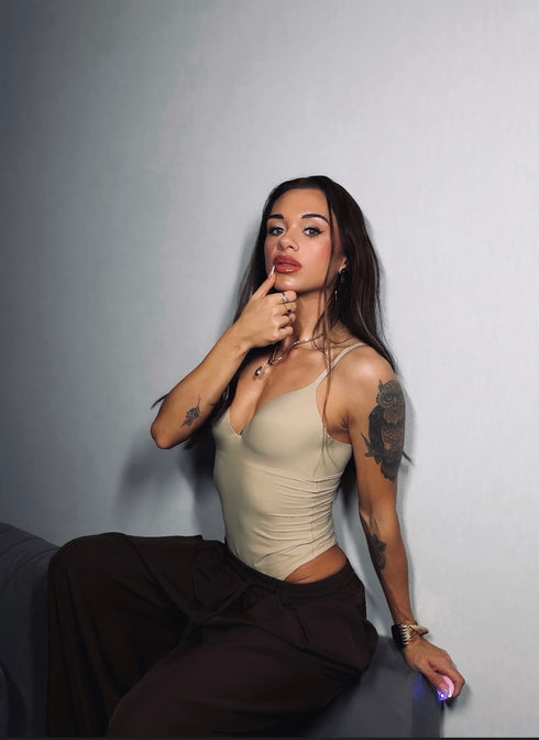 ELYNDI, string-style corrective bodysuit - beige