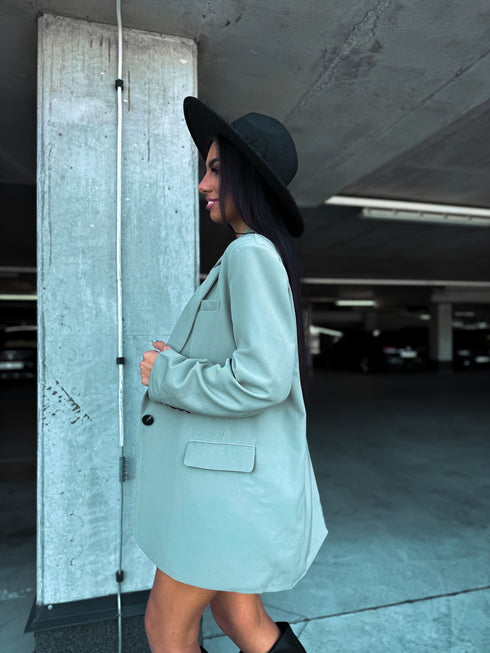 Švarkelyje "BELLA" - HAKI