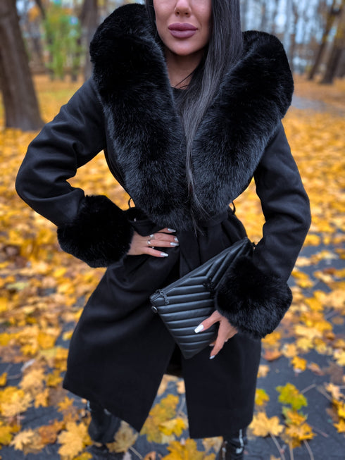 Зимнее теплое пальто с пухом - черное