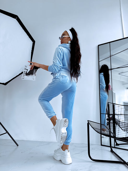 Divdaļīgs, samta kostīms "PAVASARIS" - GAIŠI ZILS