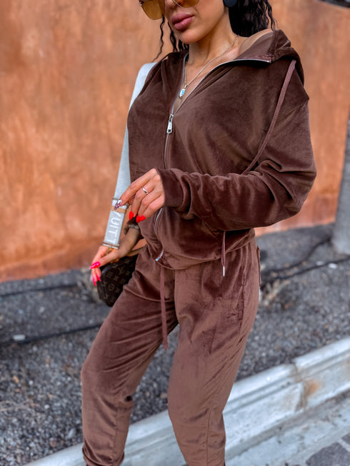 Divdaļīgs, samta kostīms "PAVASARIS" - CHOCO