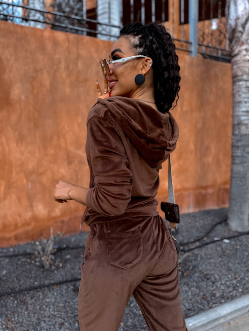 Divdaļīgs, samta kostīms "PAVASARIS" - CHOCO