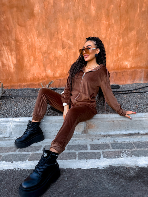 Divdaļīgs, samta kostīms "PAVASARIS" - CHOCO