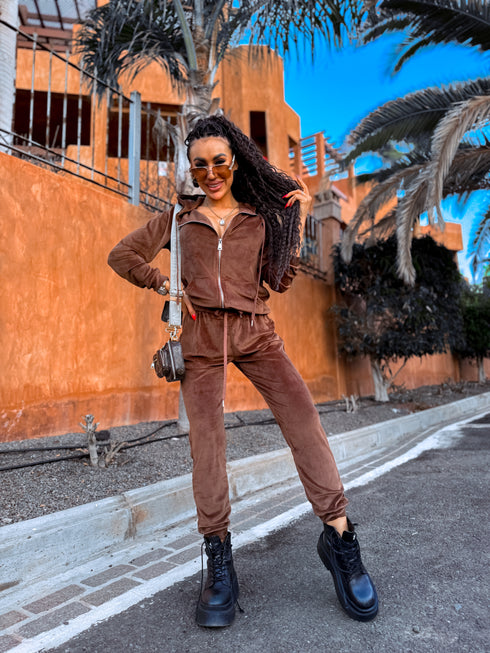 Divdaļīgs, samta kostīms "PAVASARIS" - CHOCO