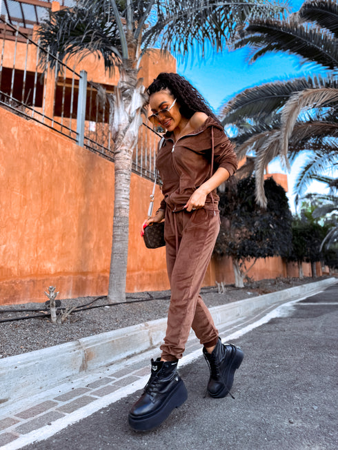 Divdaļīgs, samta kostīms "PAVASARIS" - CHOCO