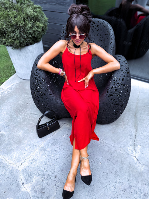 Free, long dress with crossed straps - red