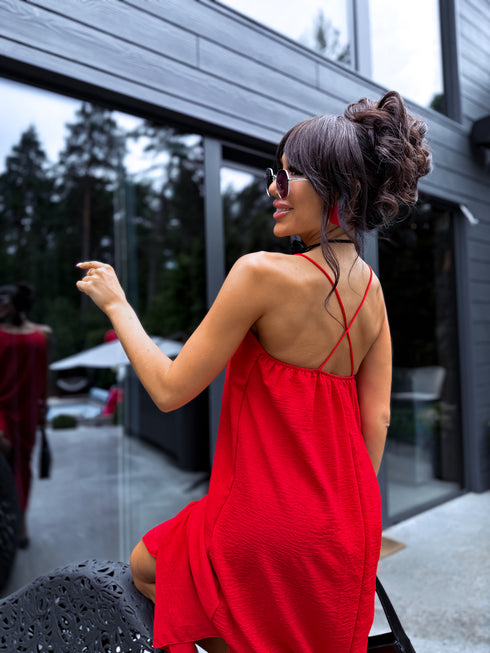 Free, long dress with crossed straps - red