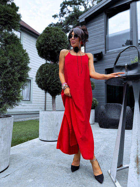 Free, long dress with crossed straps - red