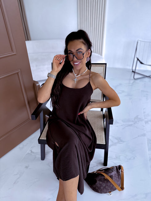 Loose, long dress with crossed straps - choco