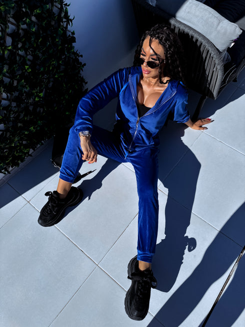 Dviejų dalių, aksominis kostiumas "PAVASARIS" - TAMSIAI MĖLYNAS