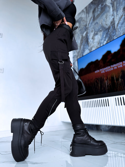 LABĀKĀS auduma bikses ar rāvējslēdzējiem galos - MELNAS