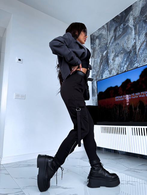 LABĀKĀS auduma bikses ar rāvējslēdzējiem galos - MELNAS