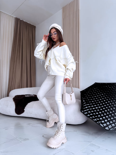 "CREAMY GLEAM MO-4005" adīta jaka ar fliteriem - krēmbalta