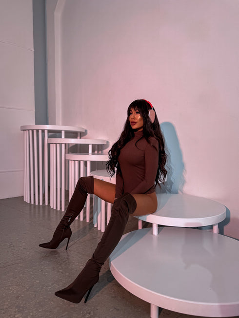 Šokolādes rudos VIENTOŅA bodis su aukšta apykakle H73