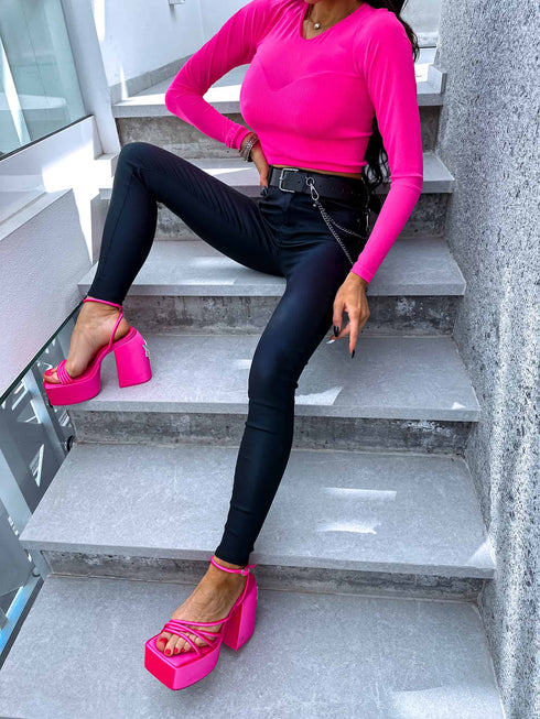 ELYNDI BEST ādas imitācijas bikses ar push-up efektu