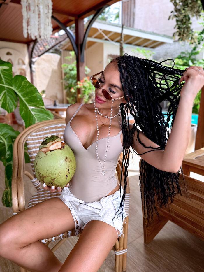 ELYNDI, string-style corrective bodysuit - beige