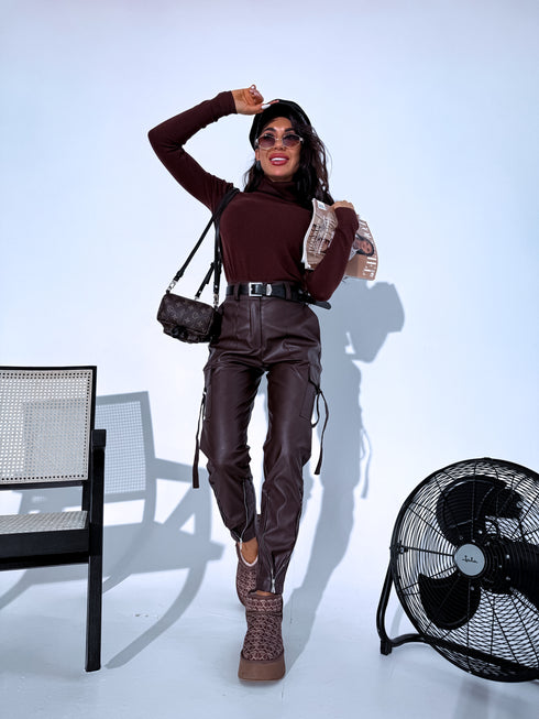 Choco imitation leather pants with zippers at the ends