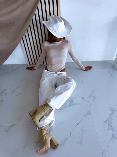 Bodijs ar garām piedurknēm "BASIC" - BĒŠS