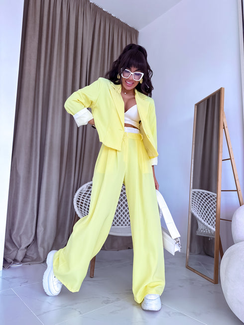 "MAJORY 74" komplekts - žakete + bikses - DZELTENS