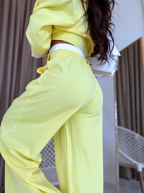 "MAJORY 74" komplekts - žakete + bikses - DZELTENS