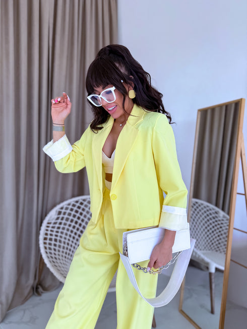 "MAJORY 74" komplekts - žakete + bikses - DZELTENS