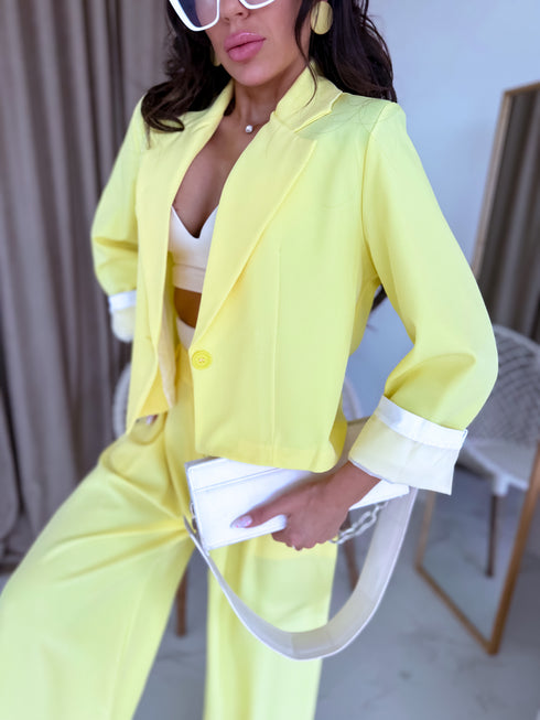 "MAJORY 74" komplekts - žakete + bikses - DZELTENS