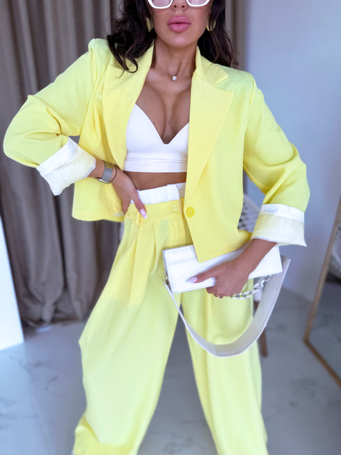 "MAJORY 74" komplekts - žakete + bikses - DZELTENS